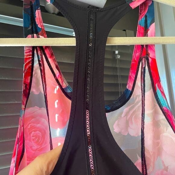 lululemon SECRET GARDEN Lightened Up Singlet - no size, most likely 4 - Picture 5 of 10